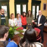 El IES Vicente Cano abre la ronda de visitas al Ayuntamiento con motivo del Día de la Constitución