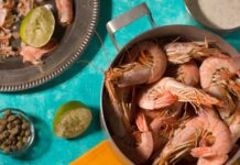 Chupar la cabeza de las gambas esta Navidad, un práctica peligrosa según Sanidad