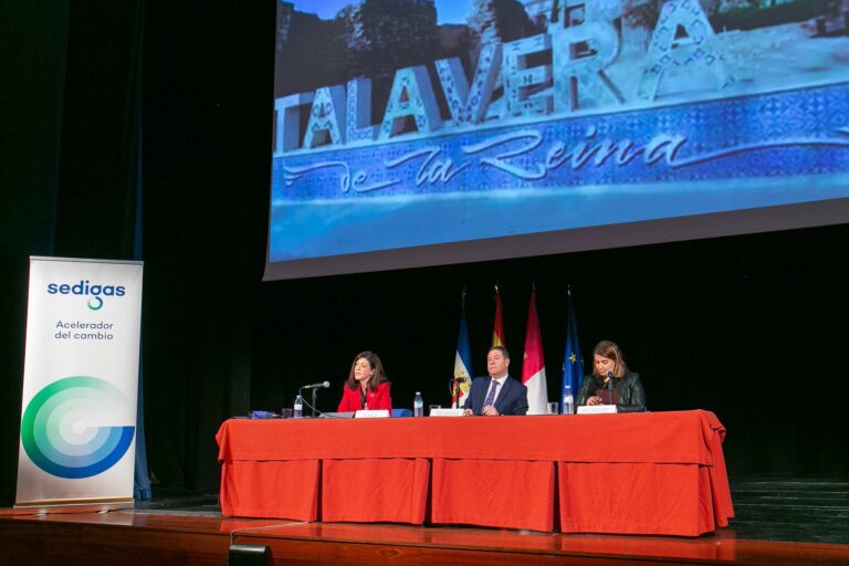 Page anuncia que los centros públicos de la Junta se abastecerán de energía renovable a finales de 2021 Page anuncia que los centros públicos de la Junta se abastecerán de energía renovable a finales de 2021