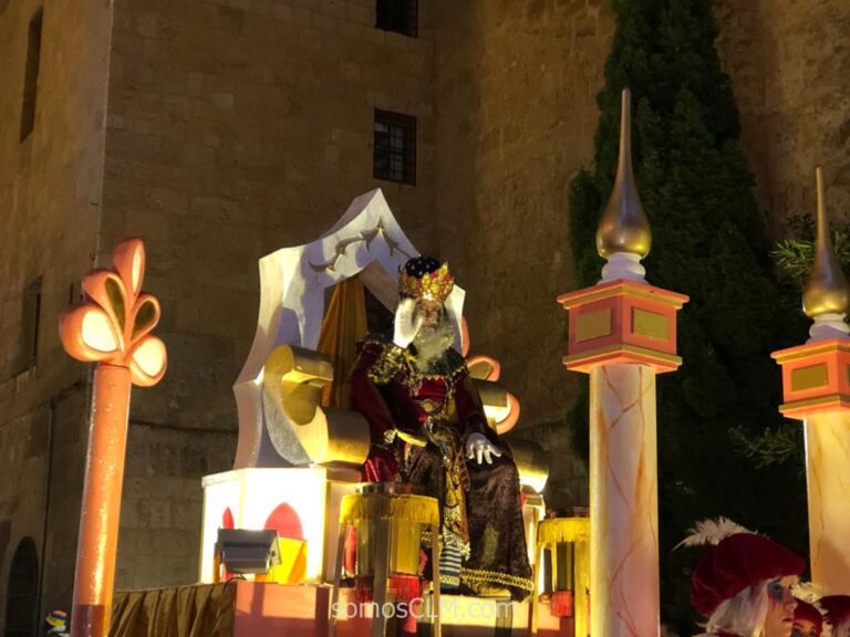 Sus Majestades los Reyes Magos llenan de sonrisas e ilusión Albacete