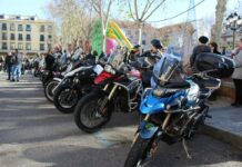 La DGT obligará a los motoristas a usar un casco integral o modular y guantes homologados en carretera