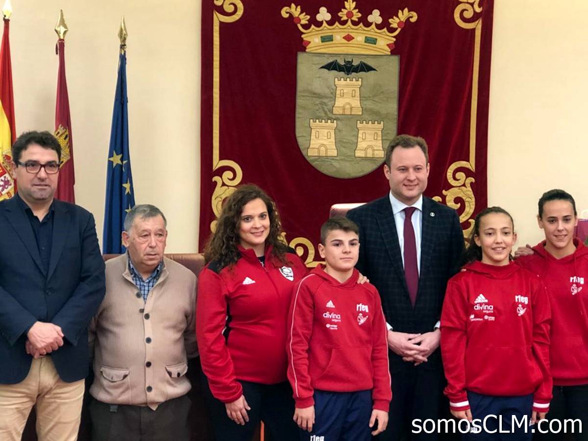Cuatro deportistas de Albacete de la disciplina de trampolín, reconocidos por el Ayuntamiento