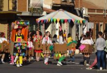 Vecinos de Torralba de Calatrava viven un Carnaval lleno de color e ingenio