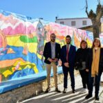Se inaugura en Férez un mural impulsado por la Diputación de Albacete de un diseño del cantante Manolo García