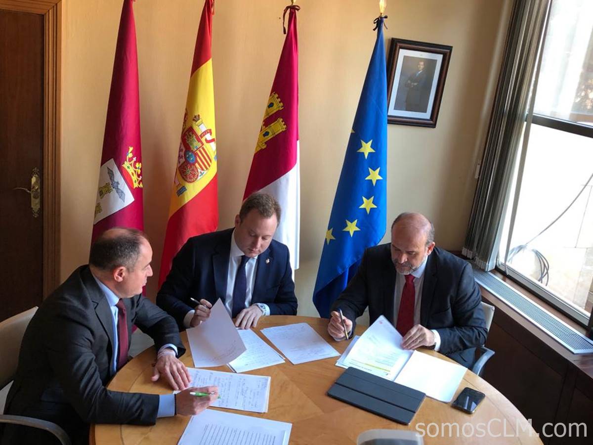 Guijarro se reúne con Casañ para abordar proyectos como la ampliación y la reforma del Hospital de Albacete
