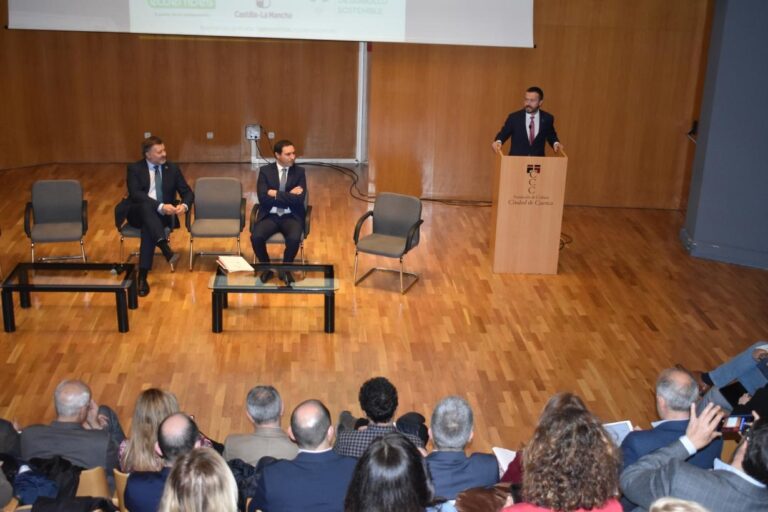 La Junta presentará el parque de energías renovables en Villar de Cañas cuando el proyecto con Iberdrola esté ultimado