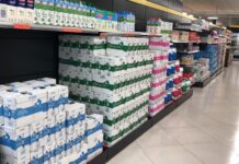 Agricultores piden dejar de bajar «por la fuerza» el precio de la leche