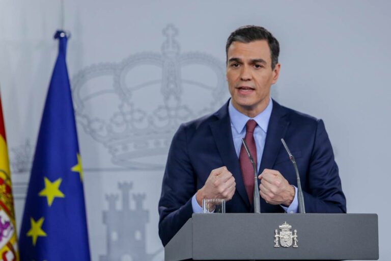 El Gobierno aprueba transferir 2.800 millones de euros a las CCAA para poder hacer frente a la asistencia sanitaria El Gobierno aprueba transferir 2.800 millones de euros a las CCAA para poder hacer frente a la asistencia sanitaria