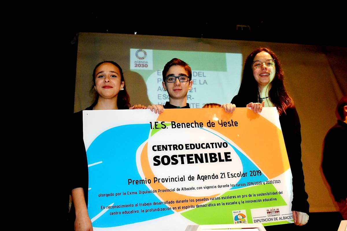 El I.E.S. Beneche de Yeste recibe el VIII Premio Agenda 21 Escolar-Horizonte 2030 que otorga la Diputación de Albacete