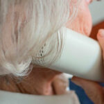 Valdepeñas ofrece lectura telefónica a los mayores para combatir la soledad del confinamiento