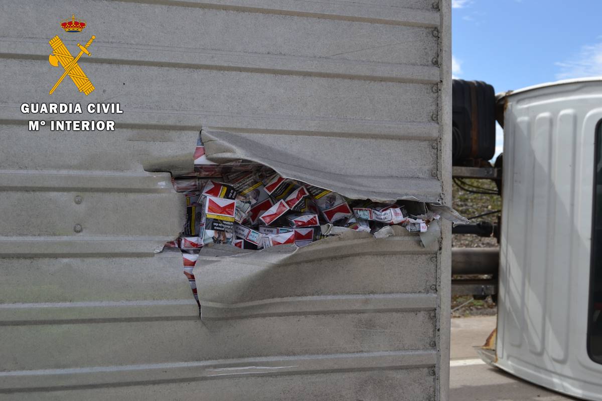 La Guardia Civil incauta 13.196 cartones de tabaco y detiene a un hombre por contrabando en la A-5