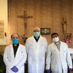 Los tres capellanes del hospital de Cuenca, a disposición de los enfermos las 24 horas del día