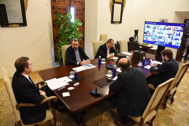 El Gobierno de C-LM trasladará este lunes a partidos 70 propuestas para abordar la emergencia sanitaria y económica