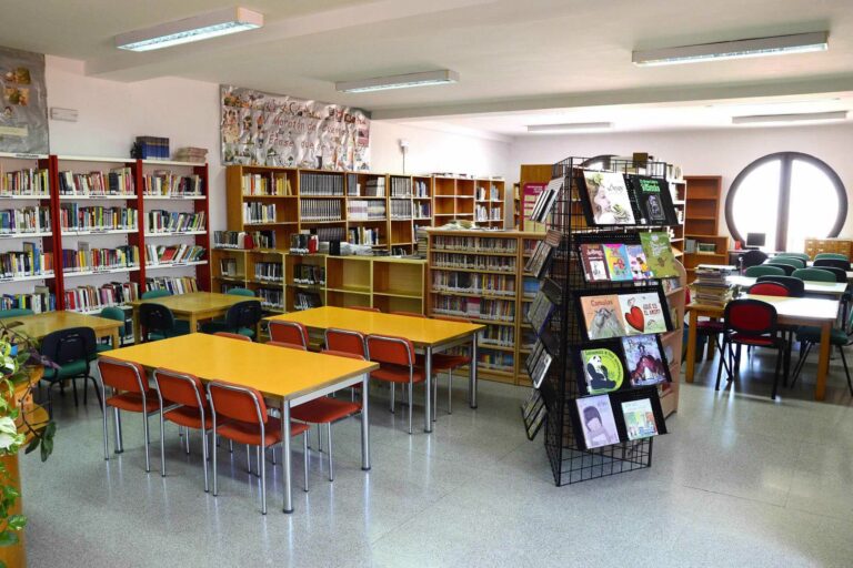 Descubre tesoros literarios con el juego ‘En algún lugar, un libro’ de la Biblioteca Municipal ‘Cervantes’