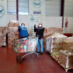 El reparto solidario de alimentos continúa llegando a los más necesitados: «Damos diariamente casi 1.500 kilos»