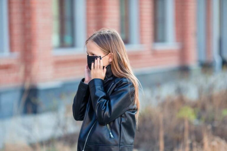 Una pediatra explica a los padres las recomendaciones si se va a salir con niños a la calle Una pediatra explica a los padres las recomendaciones si se va a salir con niños a la calle
