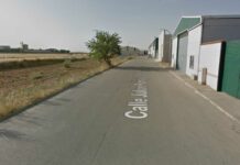 Arde completamente una nave industrial que almacenaba ropa en Santa Cruz de la Zarza