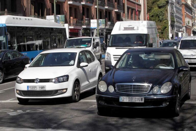 Las personas que residan juntas podrán viajar ocupando todas las plazas que tenga el vehículo en la fase 1