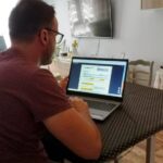 Un castellano-manchego, el primer español con discapacidad visual que acredita el inglés de Cambridge desde casa