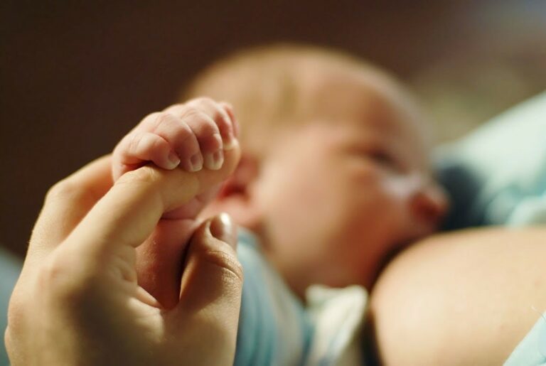 Exigen salas de lactancia en todos los centros del Sescam para proteger la maternidad y facilitar la conciliación