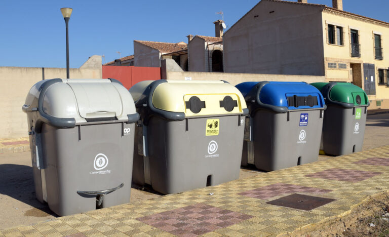 Desconvocada la huelga de los trabajadores del servicio de recogida de residuos de Comsermancha