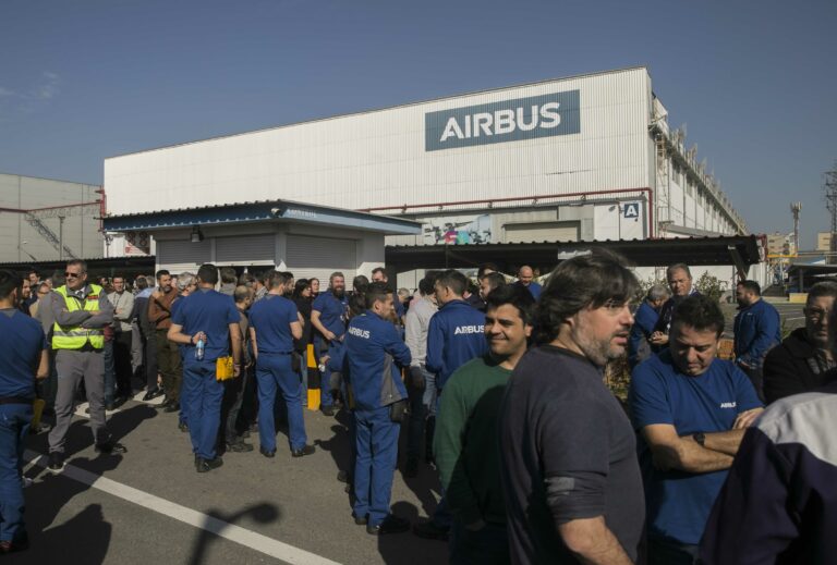 Airbus prevé un recorte de 900 empleos en España Airbus prevé un recorte de 900 empleos en España