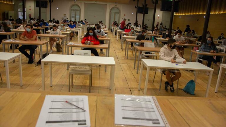 Un total de 1.060 matriculados comienzan la EvAU extraordinaria en la UCLM Un total de 1.060 matriculados comienzan la EvAU extraordinaria en la UCLM
