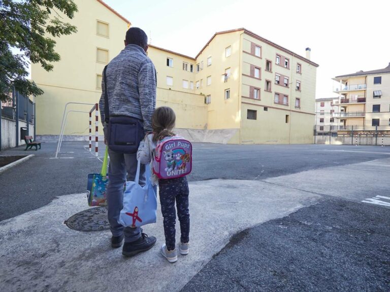 ¿Cuántos padres solteros hay en Castilla-La Mancha? Una figura minoritaria y poco visible