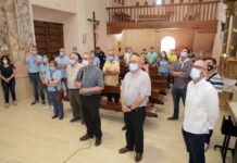 El pueblo de Argamasilla de Alba entrega, a puerta cerrada, la imagen de la Virgen de Peñarroya al de La Solana