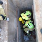 Los bomberos rescatan a un hombre de 80 años tras precipitarse en una fosa del cementerio