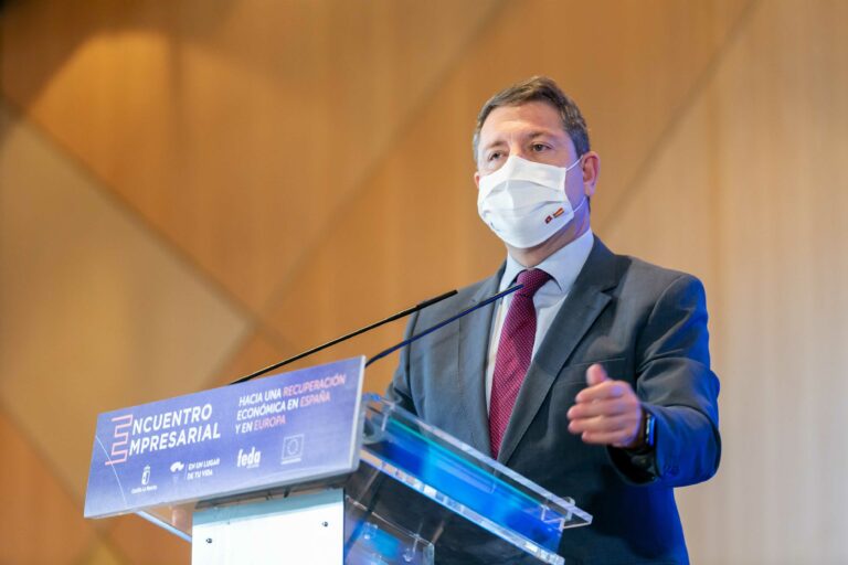 Page espera que hoy se alcance «un acuerdo histórico» en la Mesa del Agua