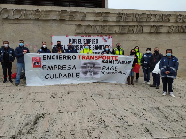 Los delegados de Transporte Sanitario abandonan el encierro en Sanidad tras prometer el Sescam hacer cumplir el convenio colectivo