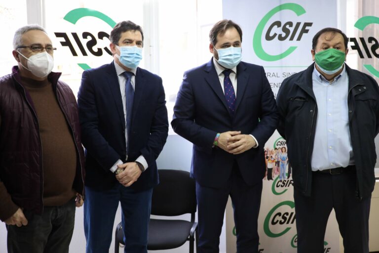 Núñez pide a Page que escuche a los sanitarios para saber cómo están los hospitales Núñez pide a Page que escuche a los sanitarios para saber cómo están los hospitales