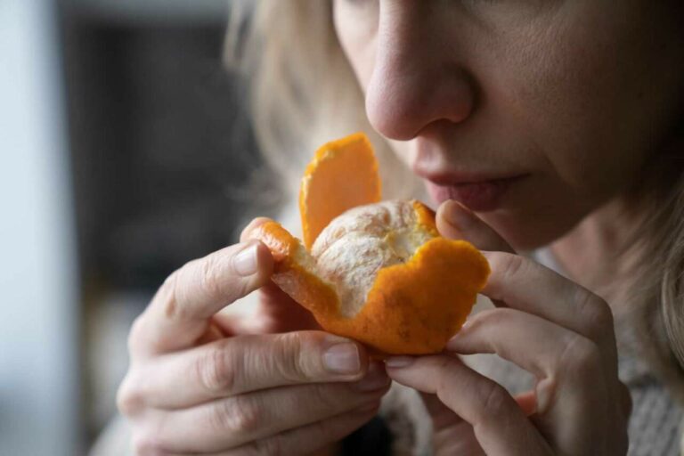 La pérdida del sentido del olfato y el gusto puede durar hasta 5 meses después de padecer COVID-19