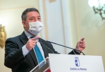 Page recibe este jueves la vacuna contra el COVID-19