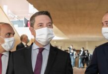 Page anuncia el inminente fin de las mascarillas en espacios abiertos