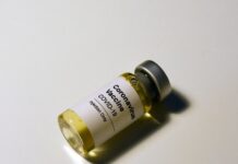 Arranca este miércoles la vacunación a personas mayores de 20 años