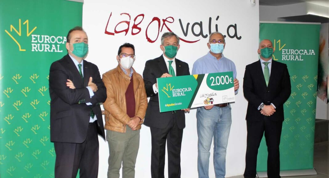 Entrega Ayuda Social Laborvalía Eurocaja Rural