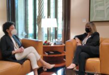 Sanidad quiere vacunar la franja de 12 a 17 años dos semanas antes de empezar el curso, según Celaá