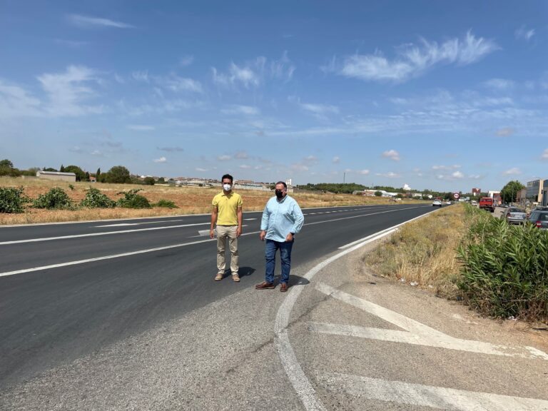 La Junta de C-LM mejora el firme en la CM-3117 a su paso por San Clemente para evitar accidentes