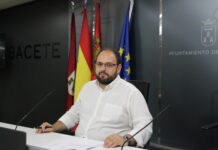 La Concejalía de Sostenibilidad de Albacete continúa con la mejora de los surtidores ornamentales actuando en la fuente de la Fiesta del Árbol