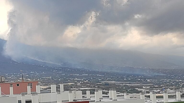 David Real, maestro conquense afincado en La Palma, vive con «calma tensa» la erupción del volcán