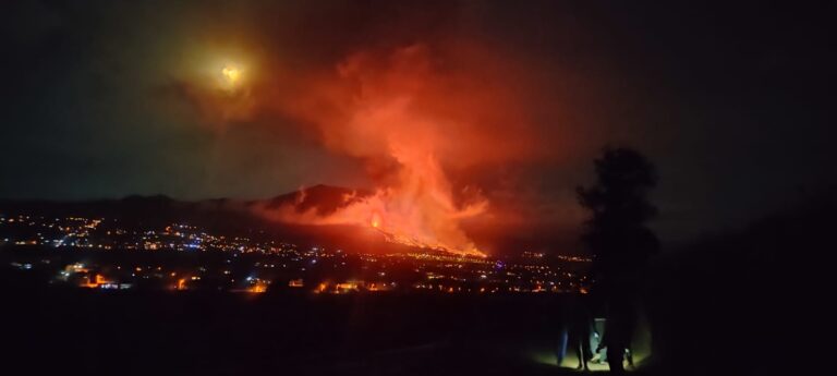 Una conquense a 10 kilómetros del volcán: ruido, picón en el aire y olor a taller