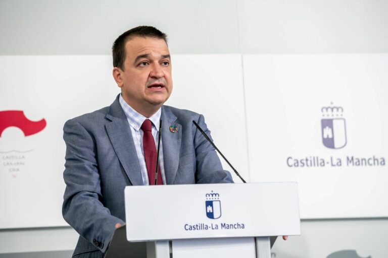 Arroyo pide consensuar normas claras en el sector porcino ante el amago de «guerra» de Asaja Arroyo pide consensuar normas claras en el sector porcino ante el amago de «guerra» de Asaja