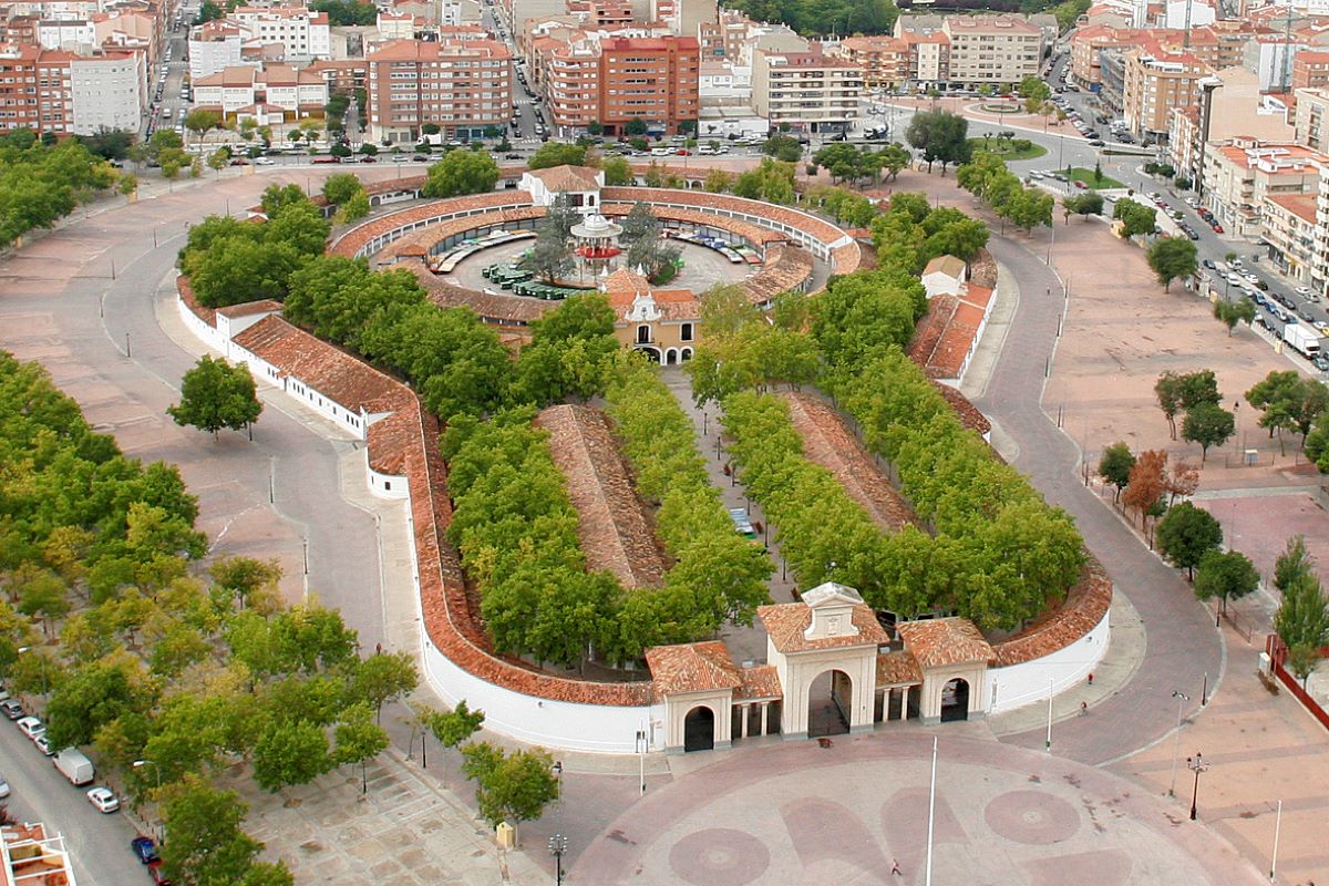 ¿Cuándo se fundaron las principales ciudades de Castilla-La Mancha?