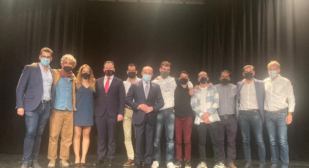 La historia de los albaceteños que llegaron a campo base del Everest llega con 'La cumbre es el camino'