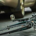 Atropellado un ciclista de 61 años en Cuenca por un “giro prohibido” de un coche