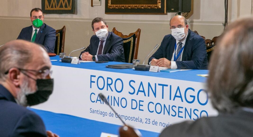Emiliano García-Page, en el foro de Santiago de Compostela 231121