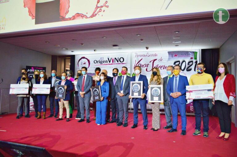 Roberto Brasero, Sandra Sánchez, María Pombo y Pedro Almodóvar reciben los Premios Solidarios 2021 de la DO La Mancha Roberto Brasero, Sandra Sánchez, María Pombo y Pedro Almodóvar reciben los Premios Solidarios 2021 de la DO La Mancha