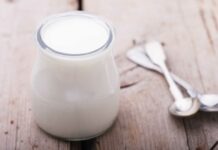 Los tres mejores yogures griegos naturales del supermercado, según la OCU